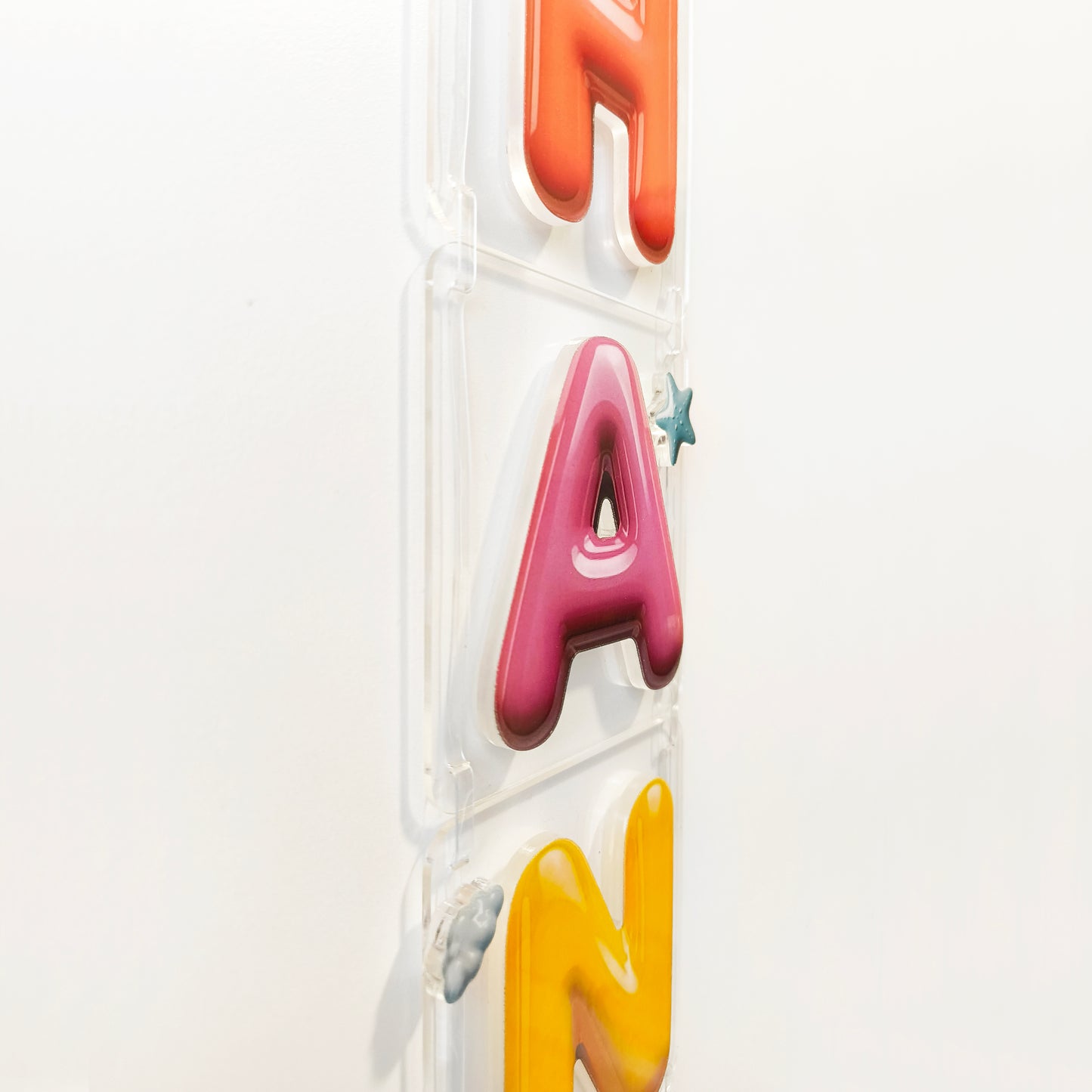 Personalized name vertical hanging - Ceramic look