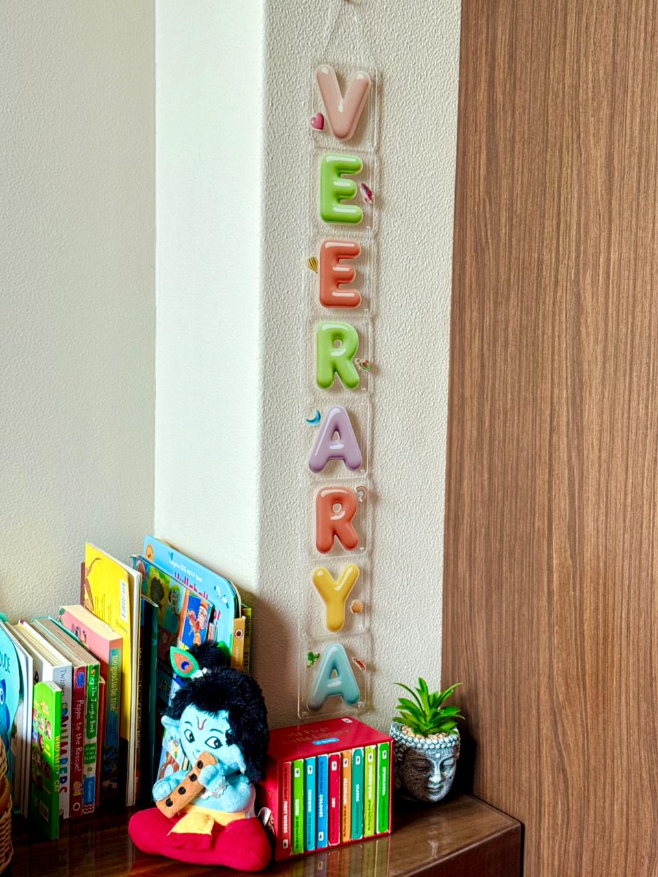 Kids nameplate vertical - Ceramic look